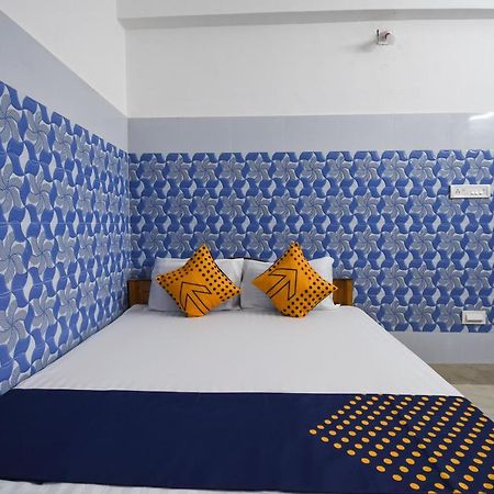 Oyo 73902 Vyttila Residency Hotel Kochi Buitenkant foto