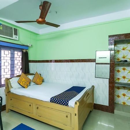Oyo 73902 Vyttila Residency Hotel Kochi Buitenkant foto