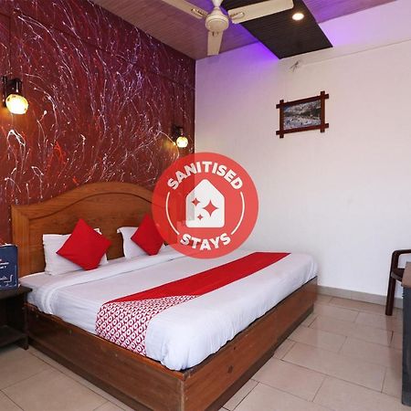 Oyo 73902 Vyttila Residency Hotel Kochi Buitenkant foto