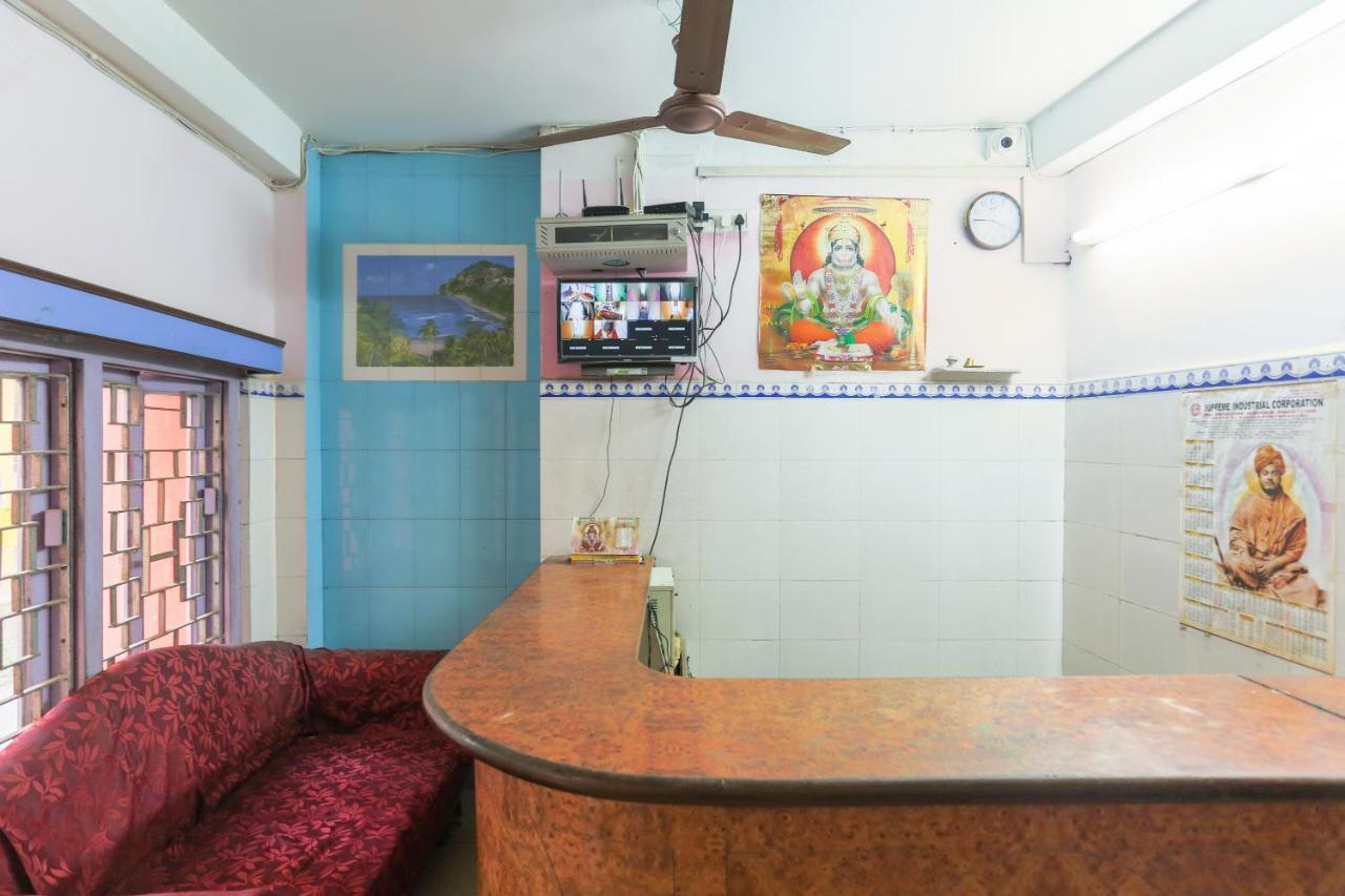 Oyo 73902 Vyttila Residency Hotel Kochi Buitenkant foto