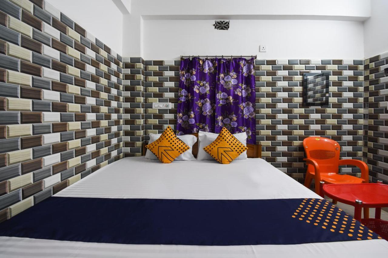 Oyo 73902 Vyttila Residency Hotel Kochi Buitenkant foto
