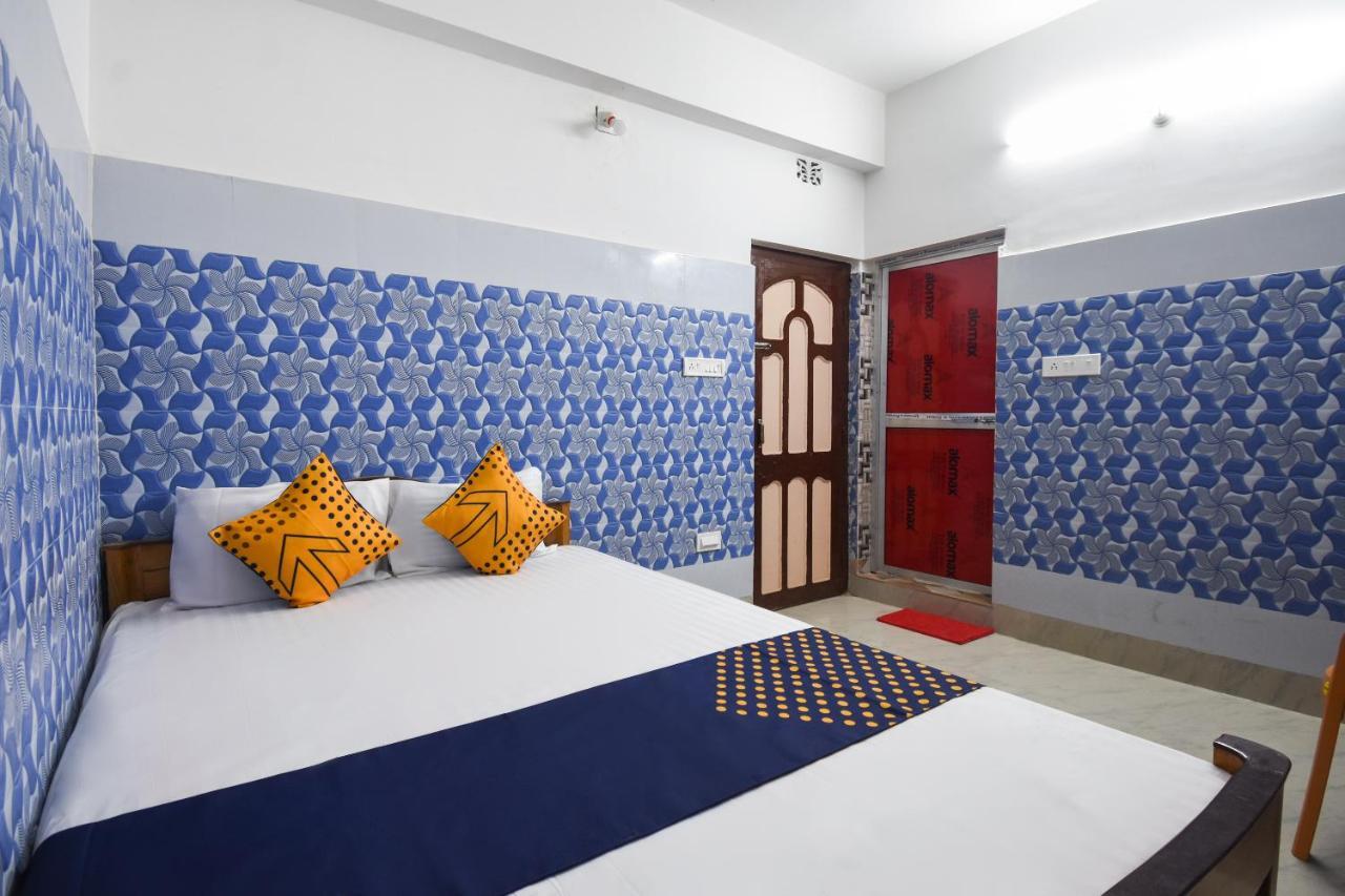 Oyo 73902 Vyttila Residency Hotel Kochi Buitenkant foto