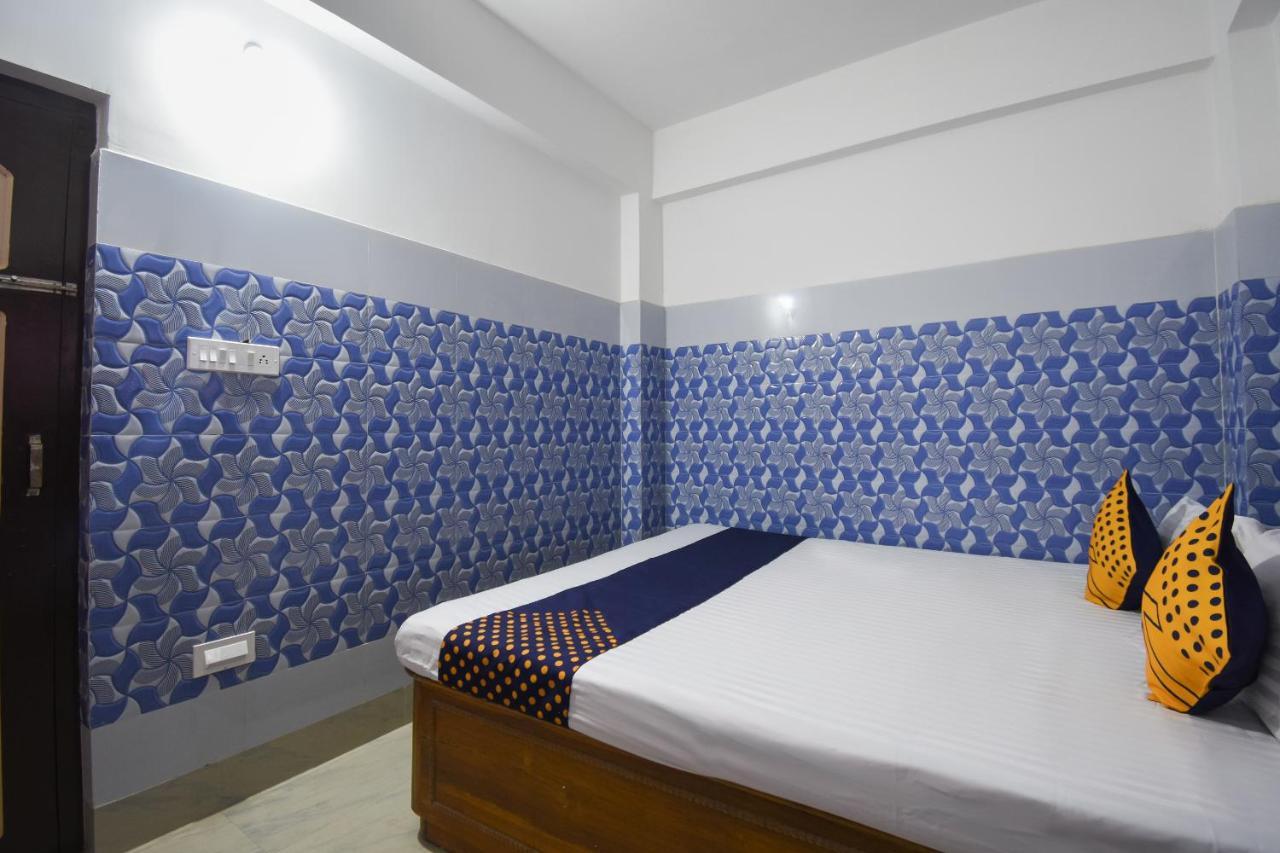 Oyo 73902 Vyttila Residency Hotel Kochi Buitenkant foto