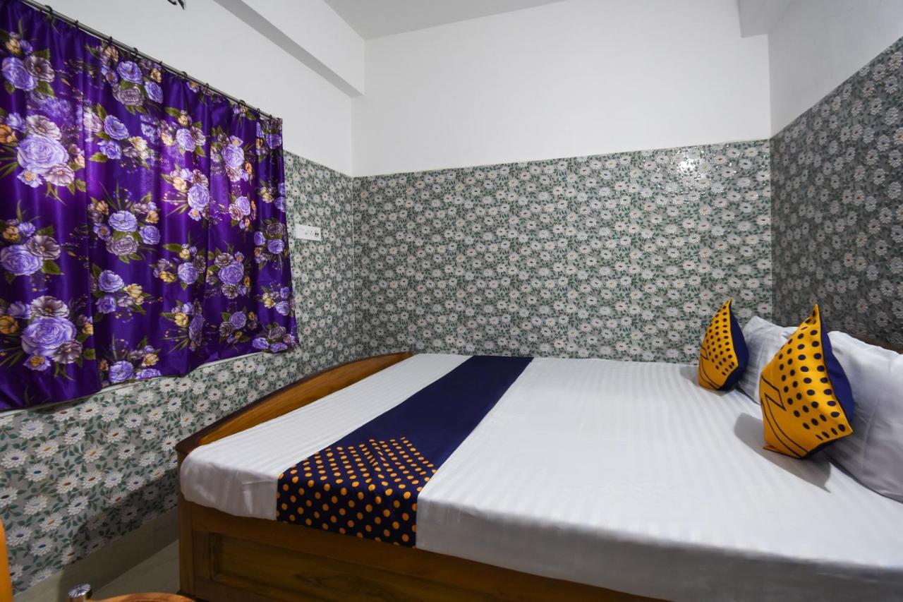 Oyo 73902 Vyttila Residency Hotel Kochi Buitenkant foto