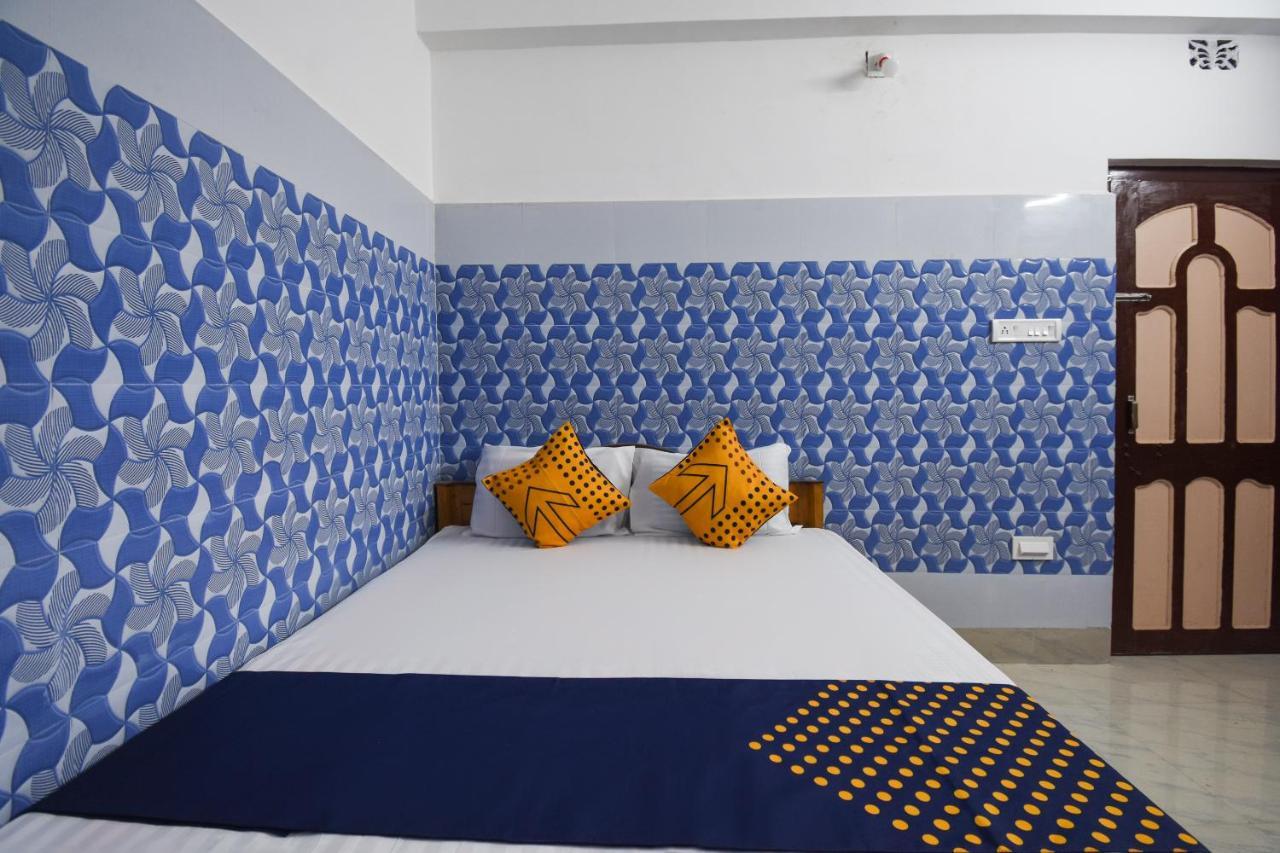 Oyo 73902 Vyttila Residency Hotel Kochi Buitenkant foto