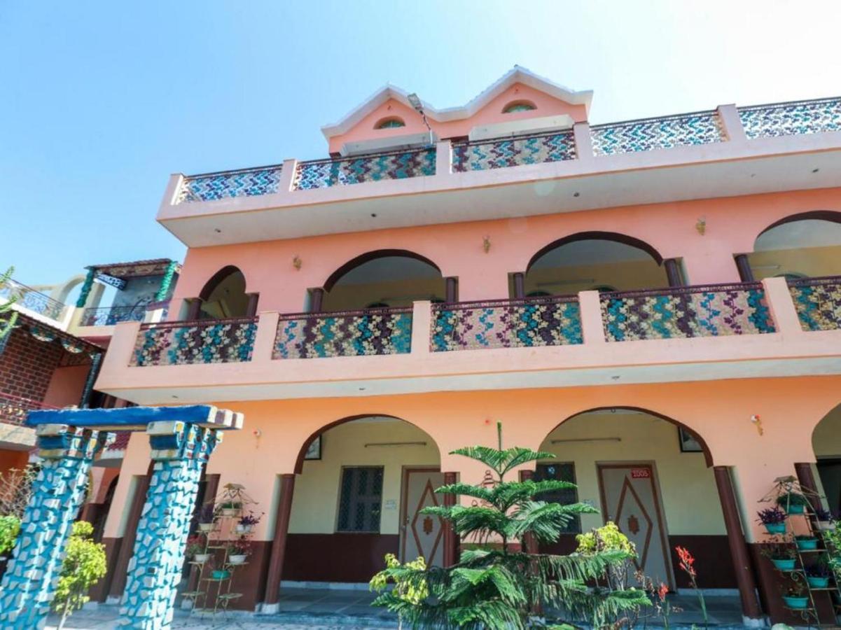 Oyo 73902 Vyttila Residency Hotel Kochi Buitenkant foto