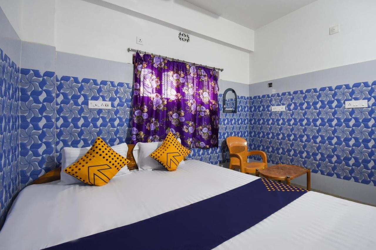 Oyo 73902 Vyttila Residency Hotel Kochi Buitenkant foto