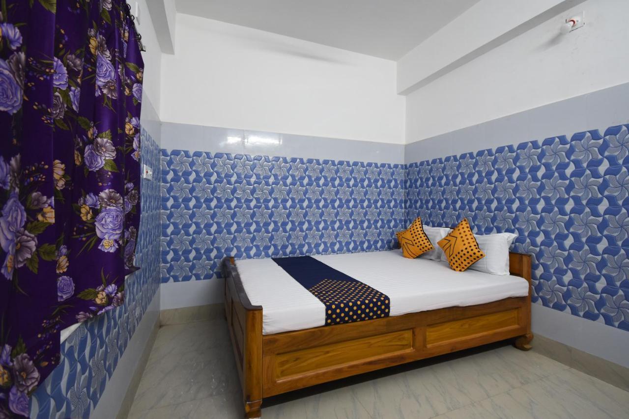 Oyo 73902 Vyttila Residency Hotel Kochi Buitenkant foto