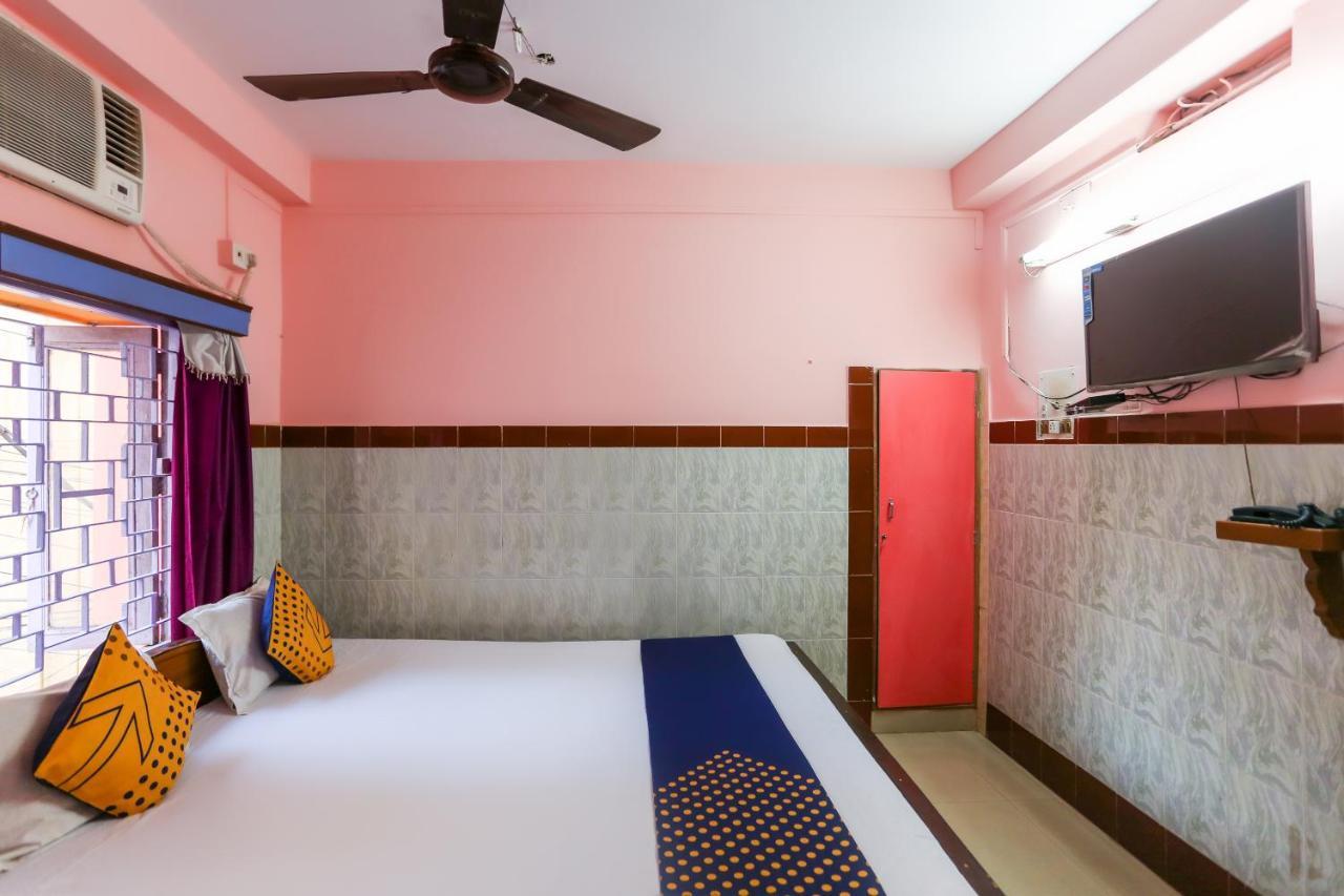 Oyo 73902 Vyttila Residency Hotel Kochi Buitenkant foto
